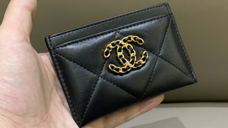 
				Chanel - Wallet
				portefeuilles
